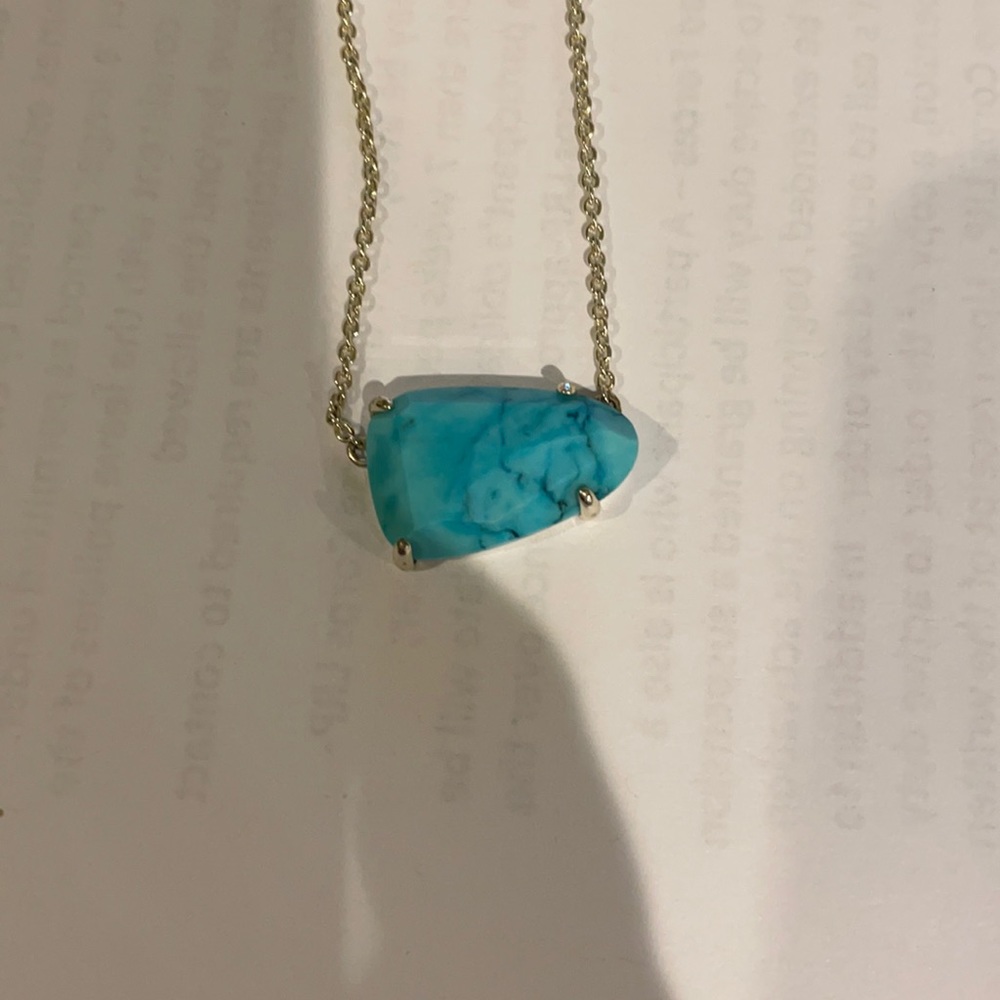 Kendra Scott necklace